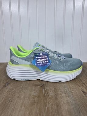 🆕️Skechers Max Cushioning Slip-on  Lightweight Running Shoes